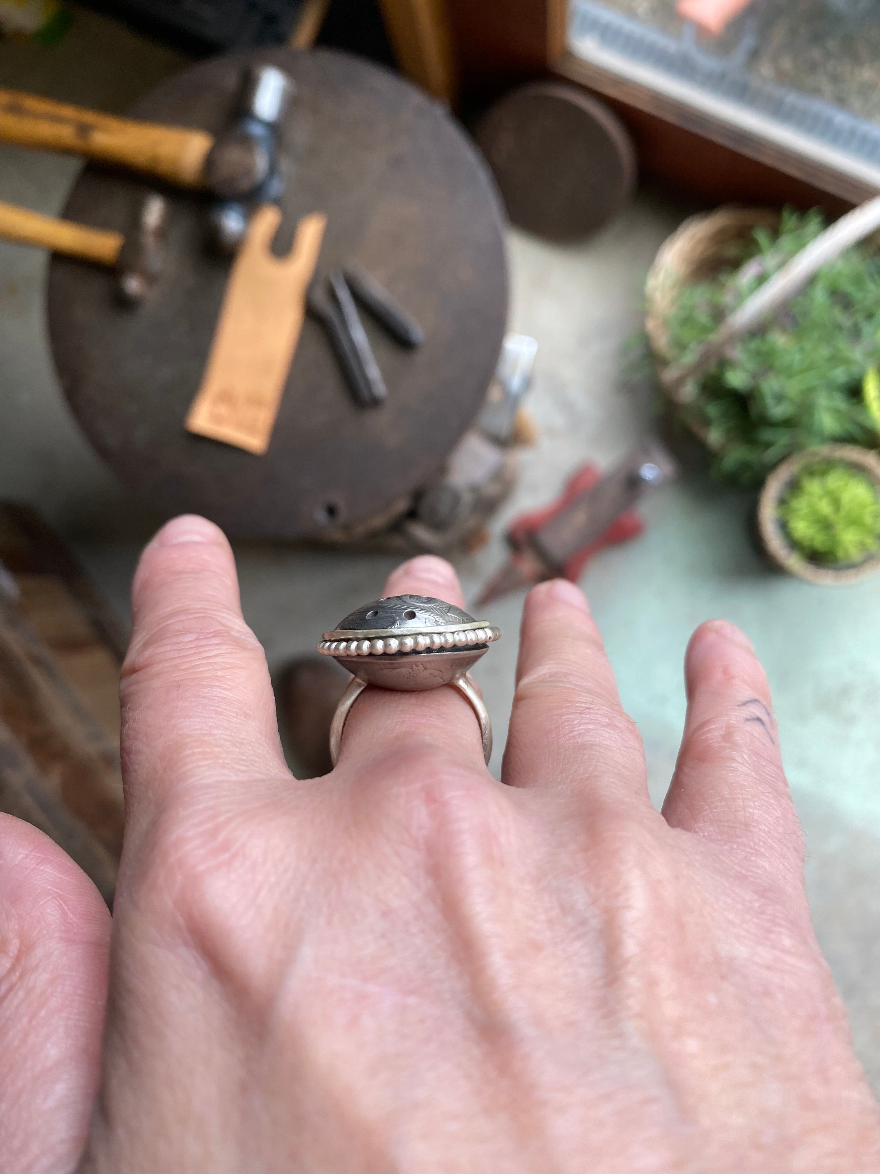 1981 Australian 10c coin~ Ring